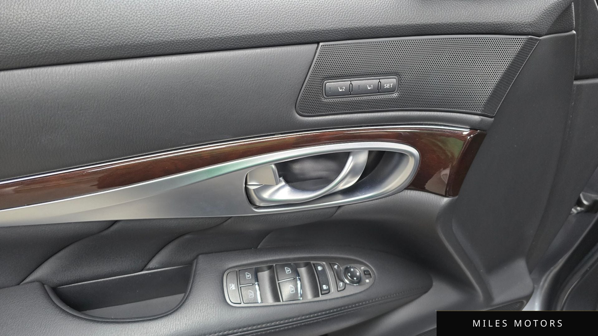 Infiniti Q70 2017 — миниатюра 17
