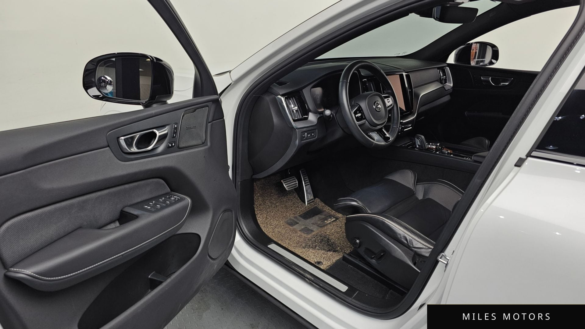 Volvo XC60 2021 — миниатюра 10