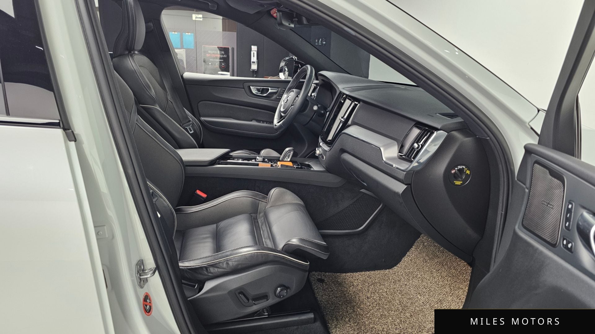 Volvo XC60 2021 — миниатюра 11