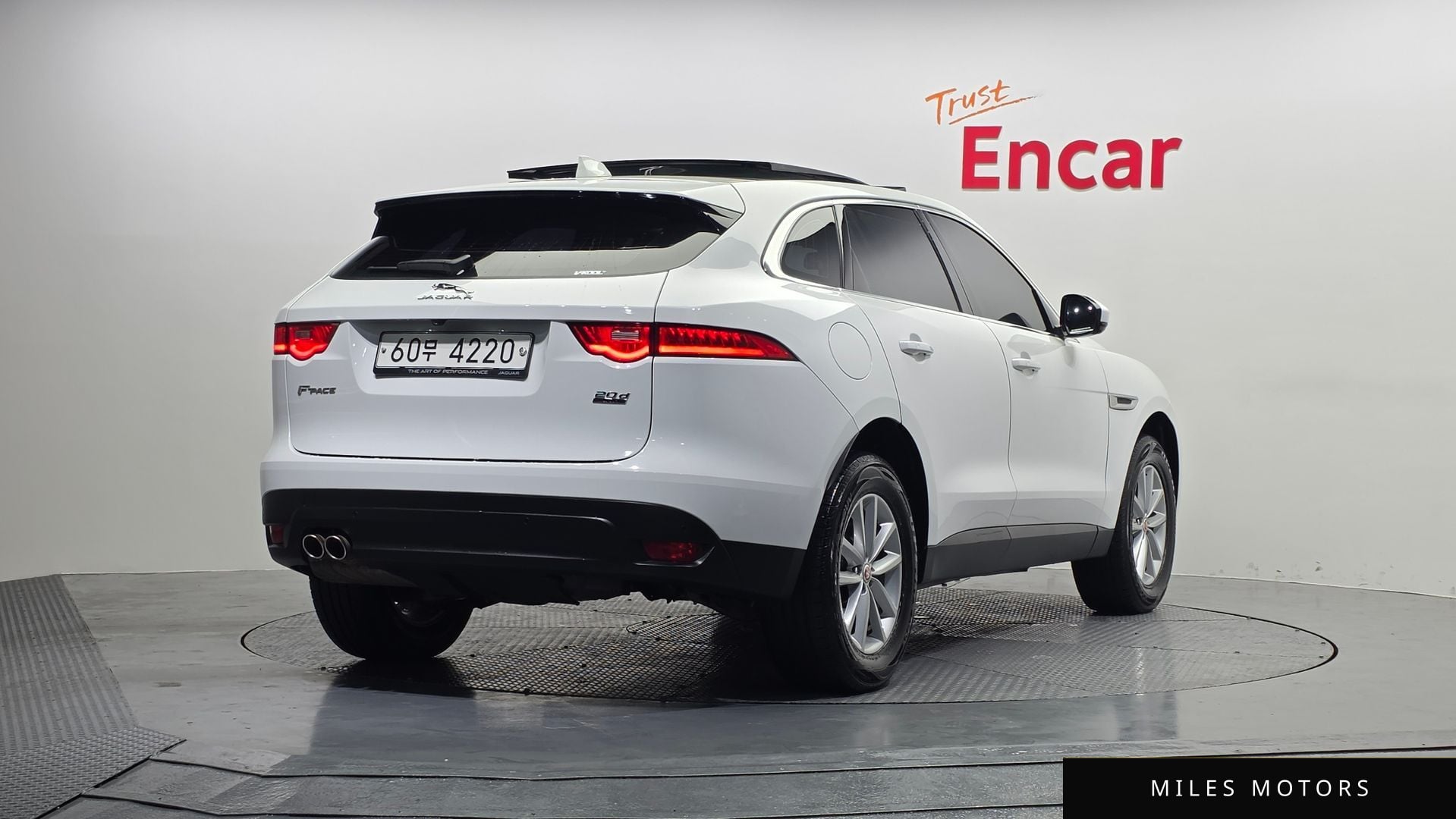 Jaguar F-PACE 2018 — миниатюра 2