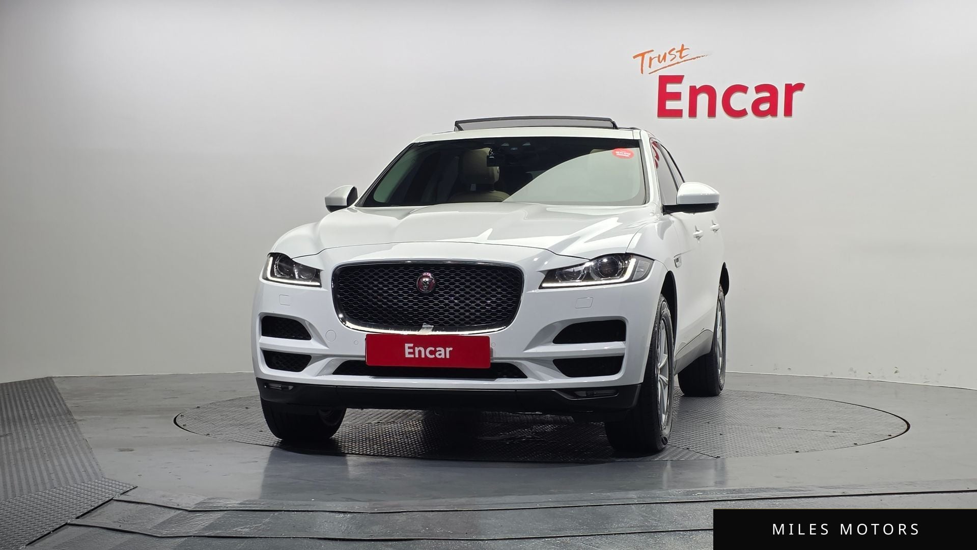 Jaguar F-PACE 2018 — миниатюра 3