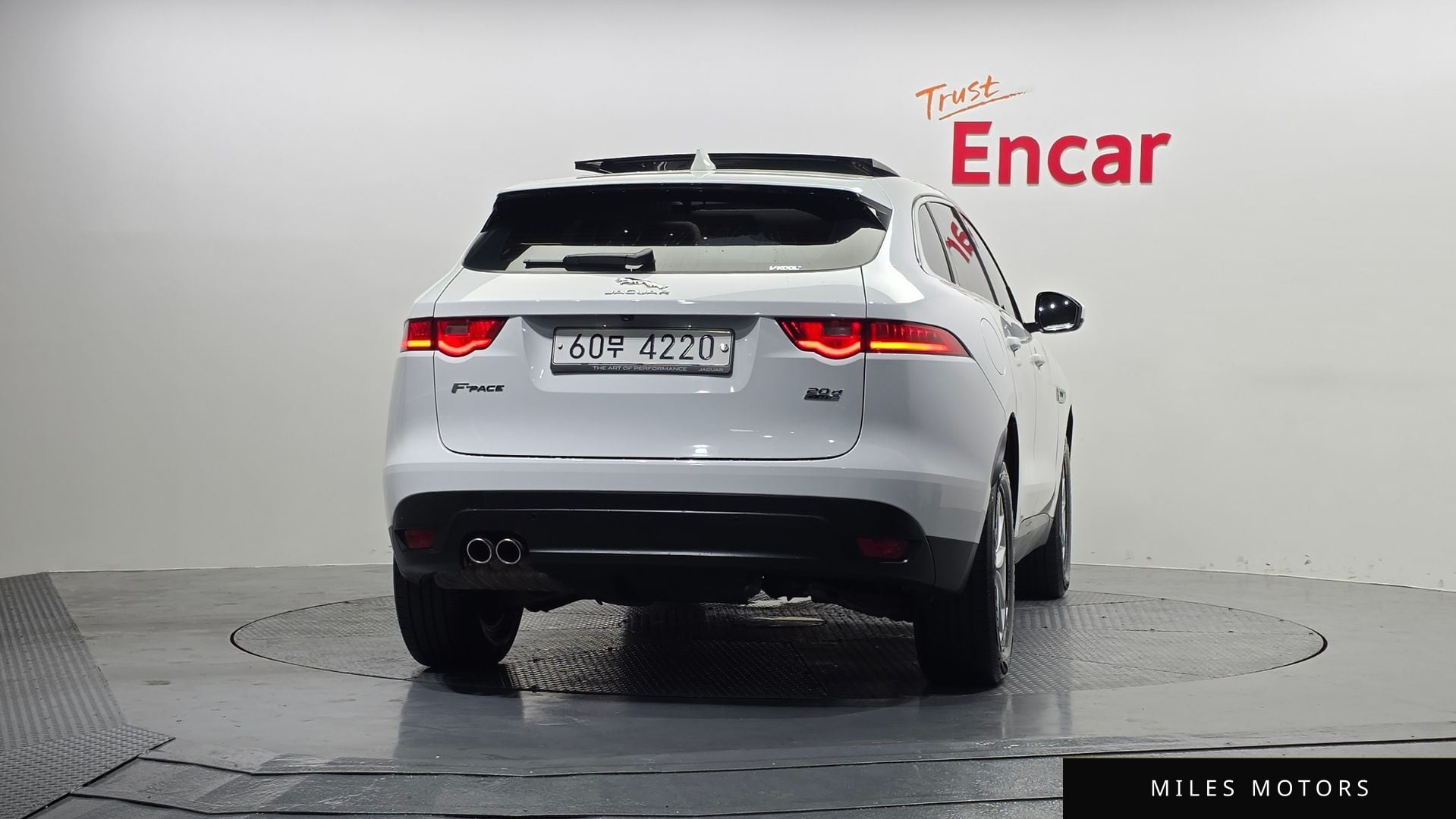 Jaguar F-PACE 2018 — миниатюра 4