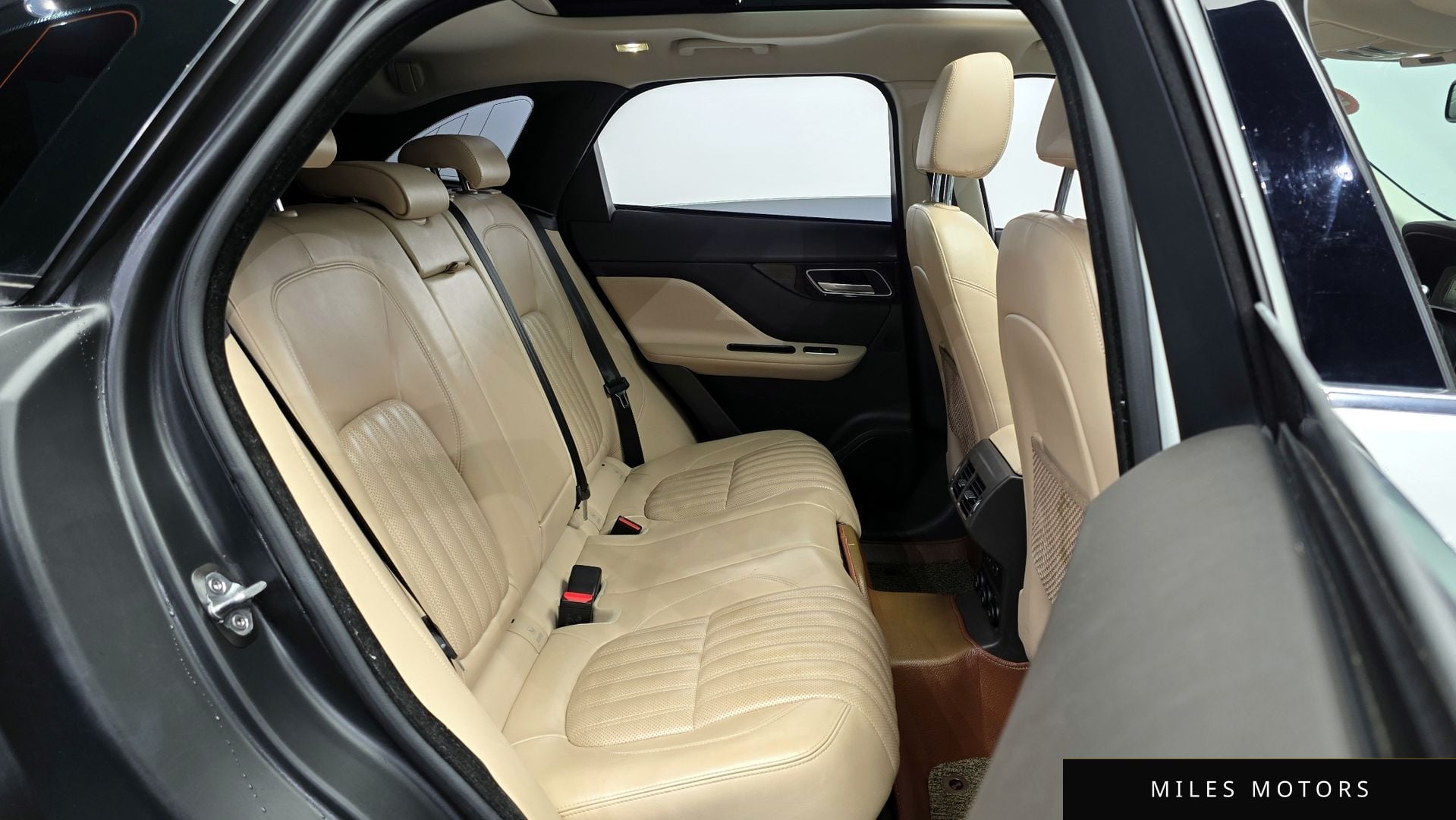 Jaguar F-PACE 2018 — миниатюра 12