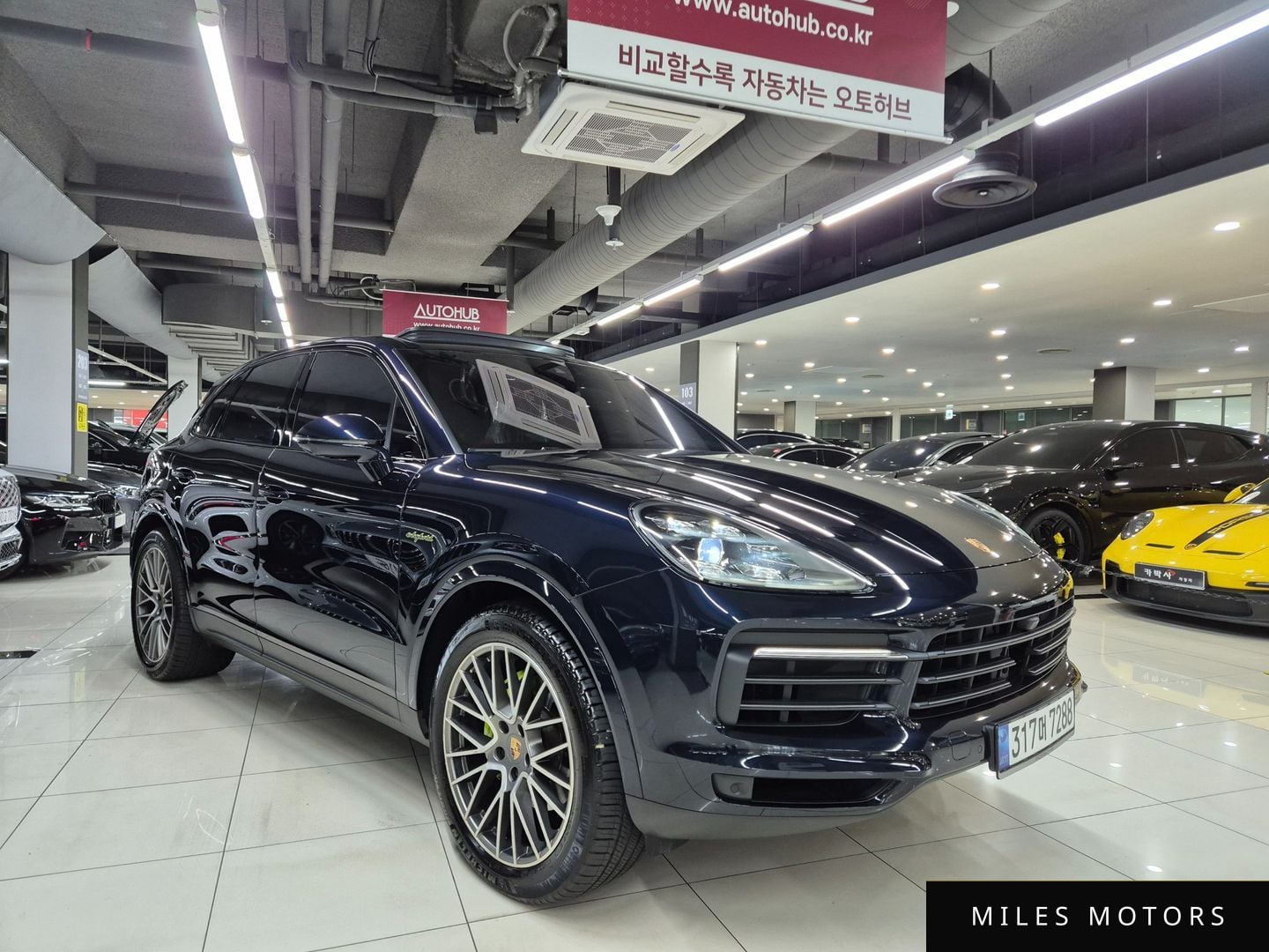 Porsche Cayenne 2023 — миниатюра 2