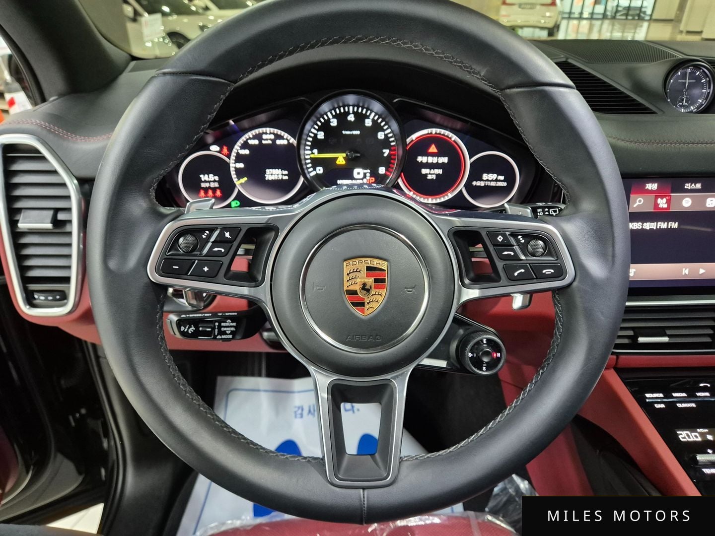 Porsche Cayenne 2023 — миниатюра 9