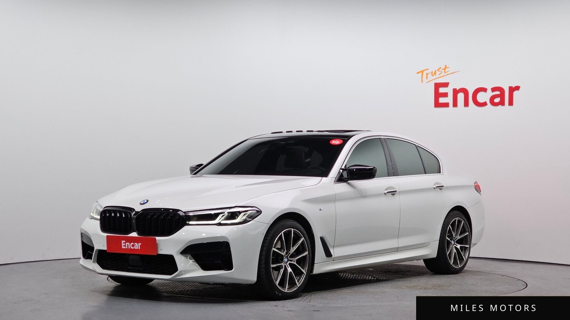 BMW 5 Series (G30) 2018 — фото 1 из 12