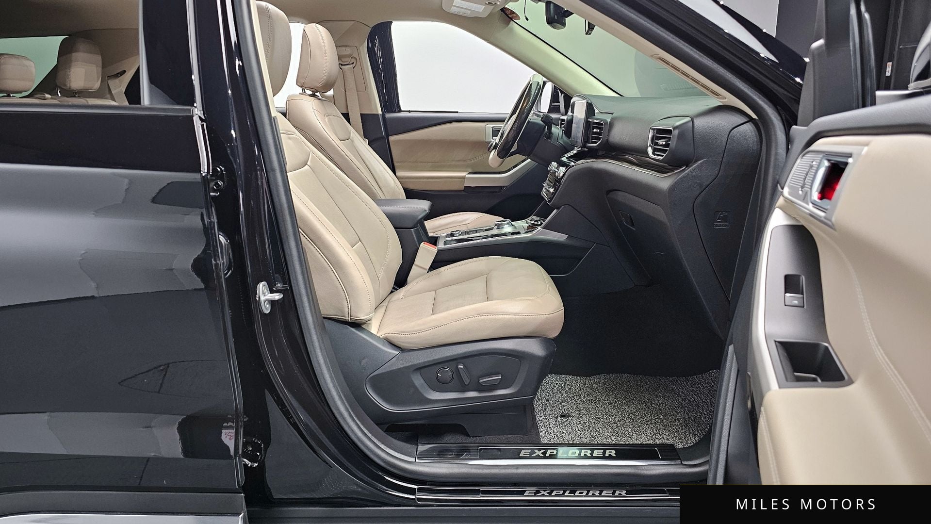 Ford Explorer 2022 — миниатюра 10
