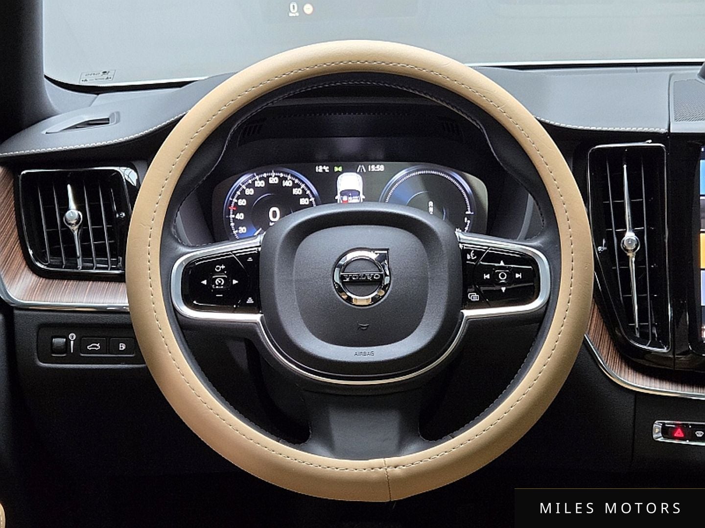 Volvo XC60 2021 — миниатюра 11