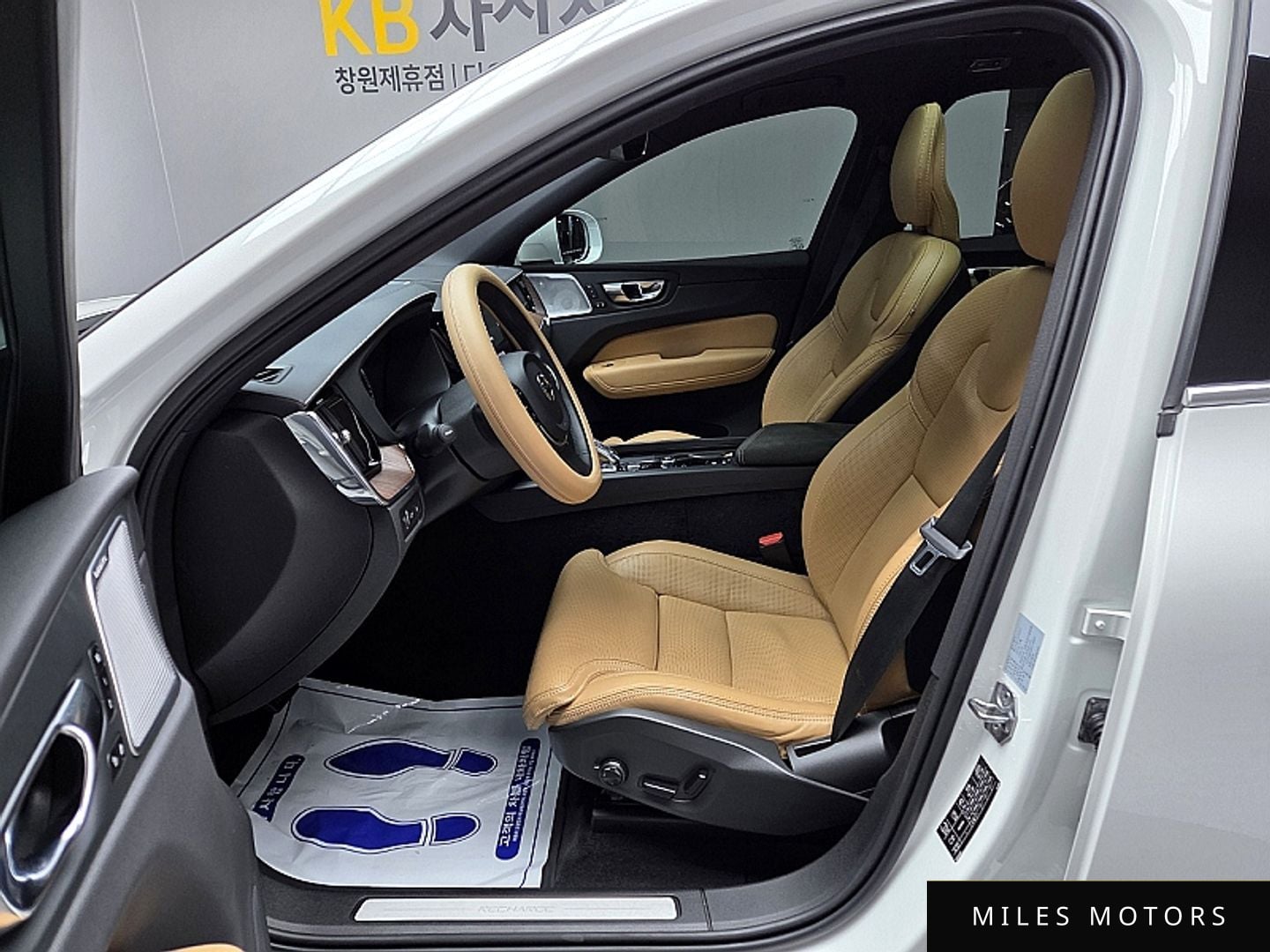 Volvo XC60 2021 — миниатюра 12