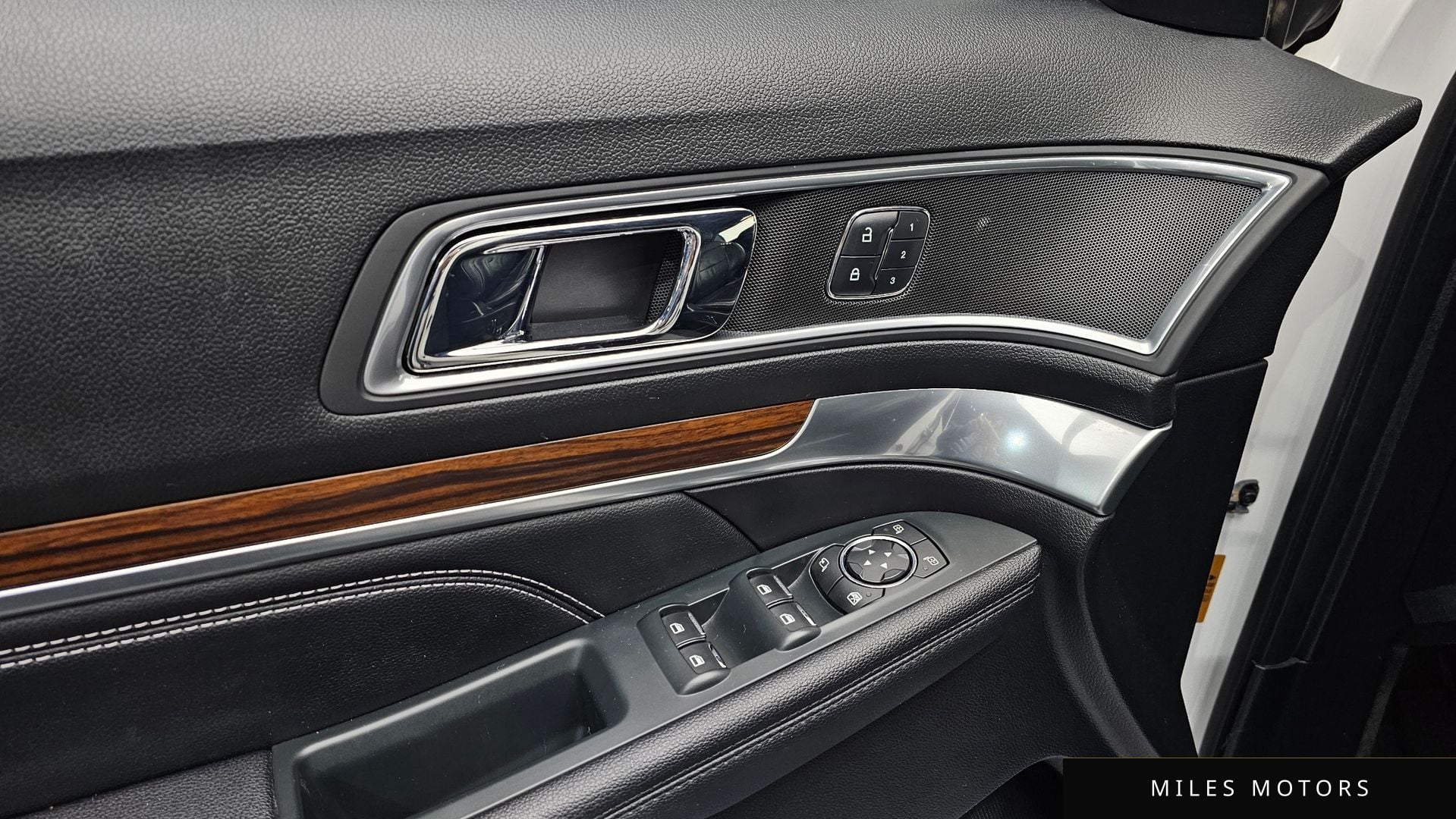 Ford Explorer 2018 — миниатюра 16