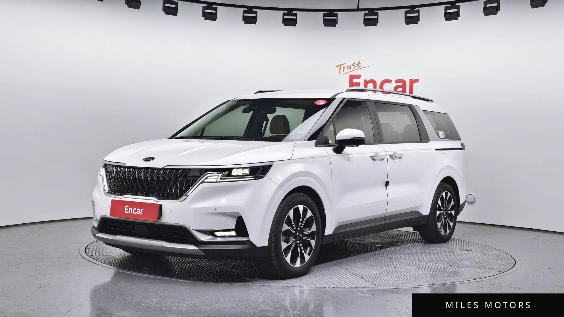 Kia Carnival 2021 — фото 1 из 12