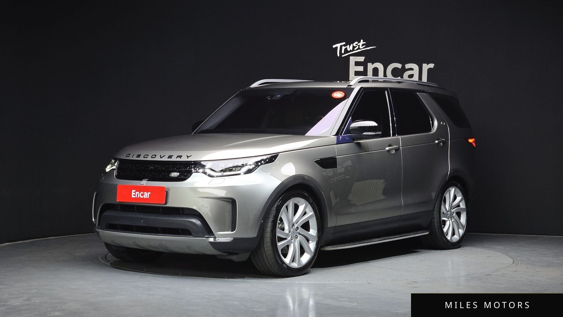Land Rover Discovery 2017 — фото 1 из 12