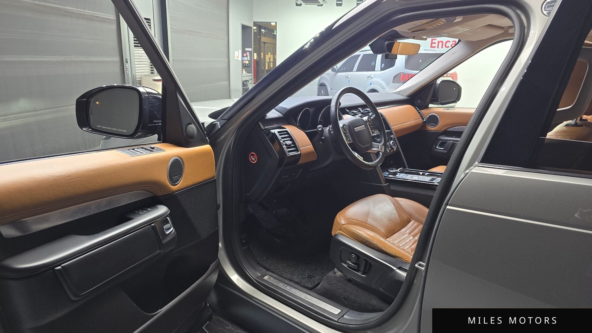 Land Rover Discovery 2017 — миниатюра 10