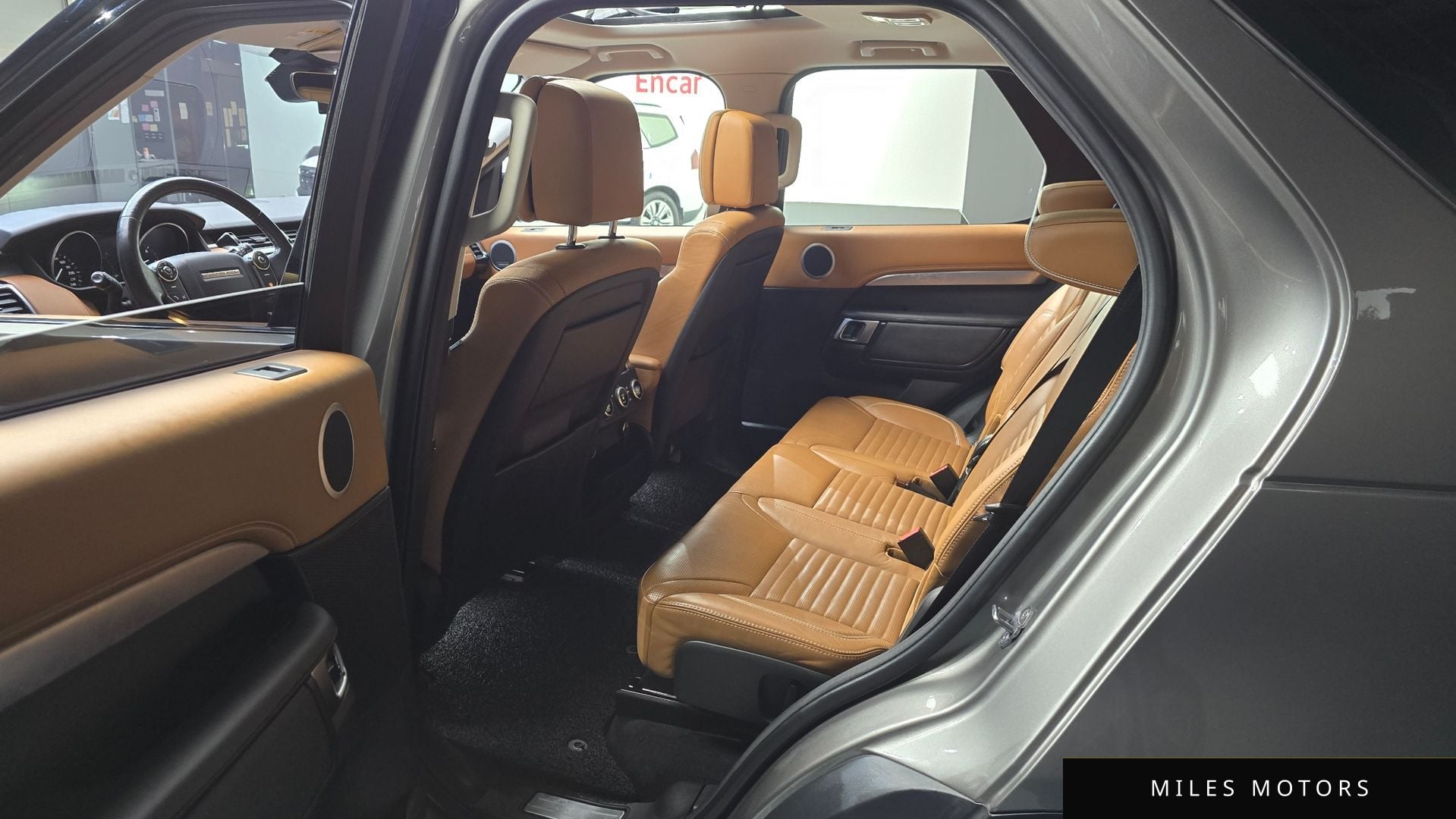 Land Rover Discovery 2017 — миниатюра 11