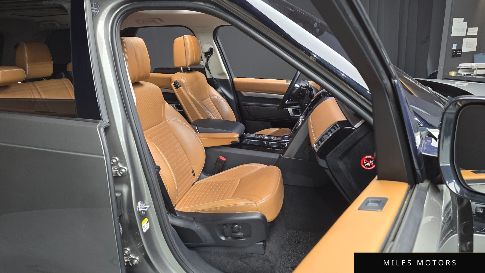 Land Rover Discovery 2017 — миниатюра 12