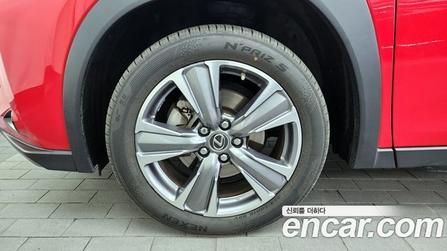 Лексус UX300e 2022 — миниатюра 4