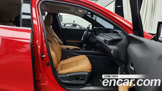 Лексус UX300e 2022 — миниатюра 11