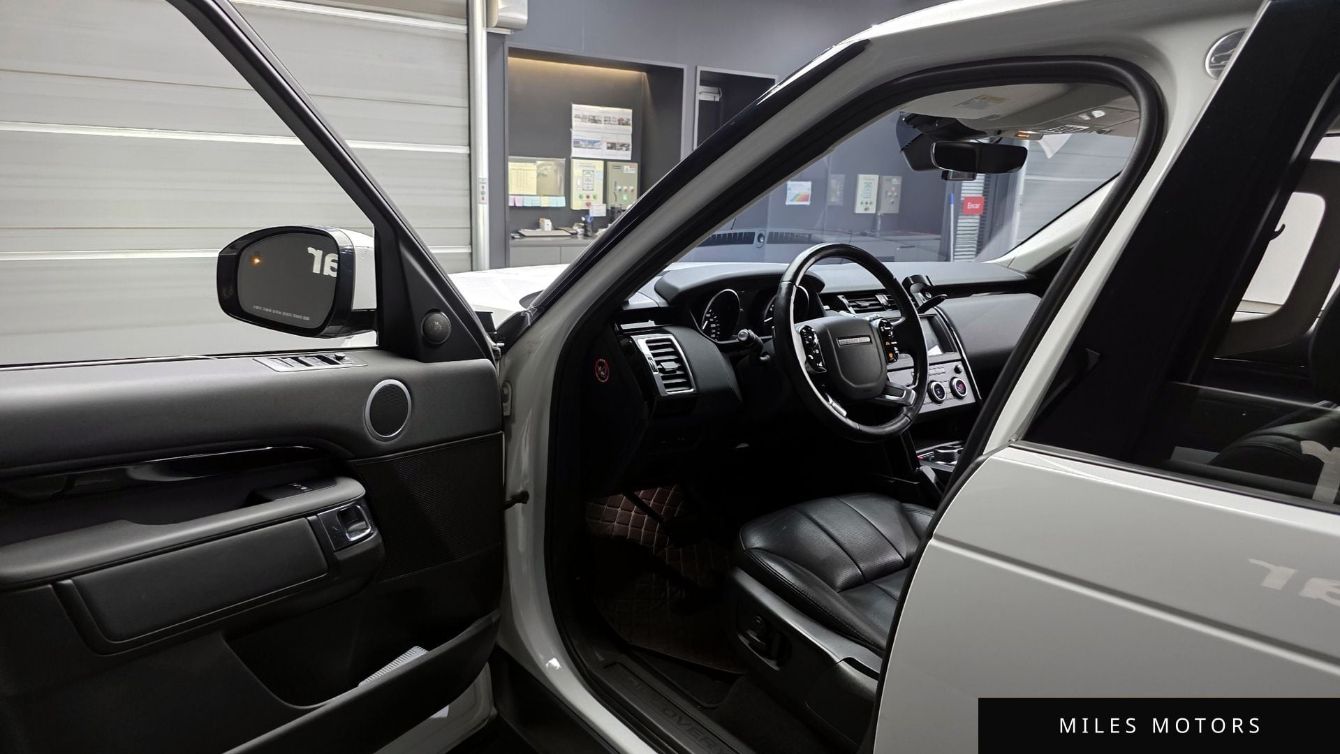 Land Rover Discovery 2019 — миниатюра 10