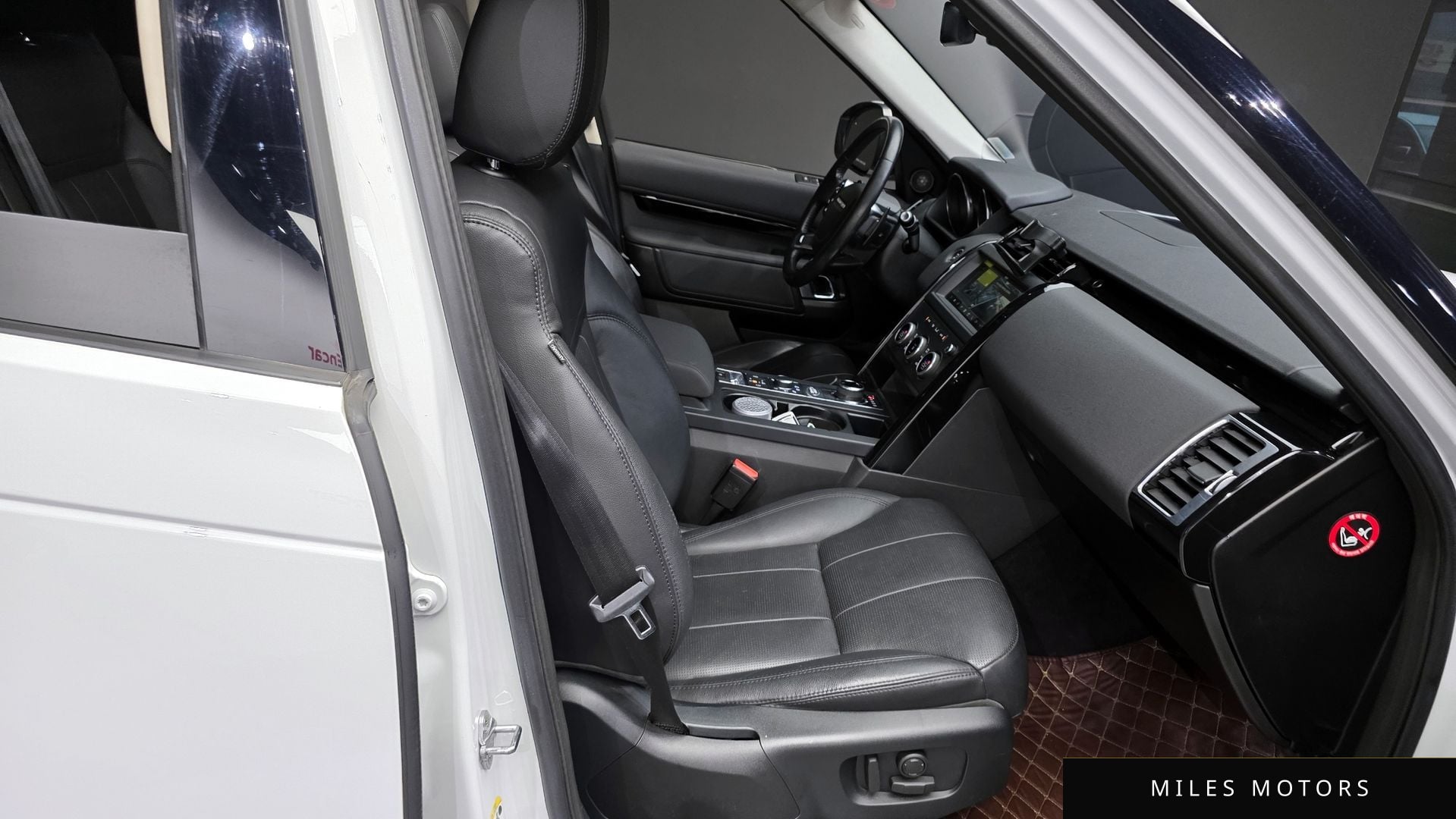 Land Rover Discovery 2019 — миниатюра 12