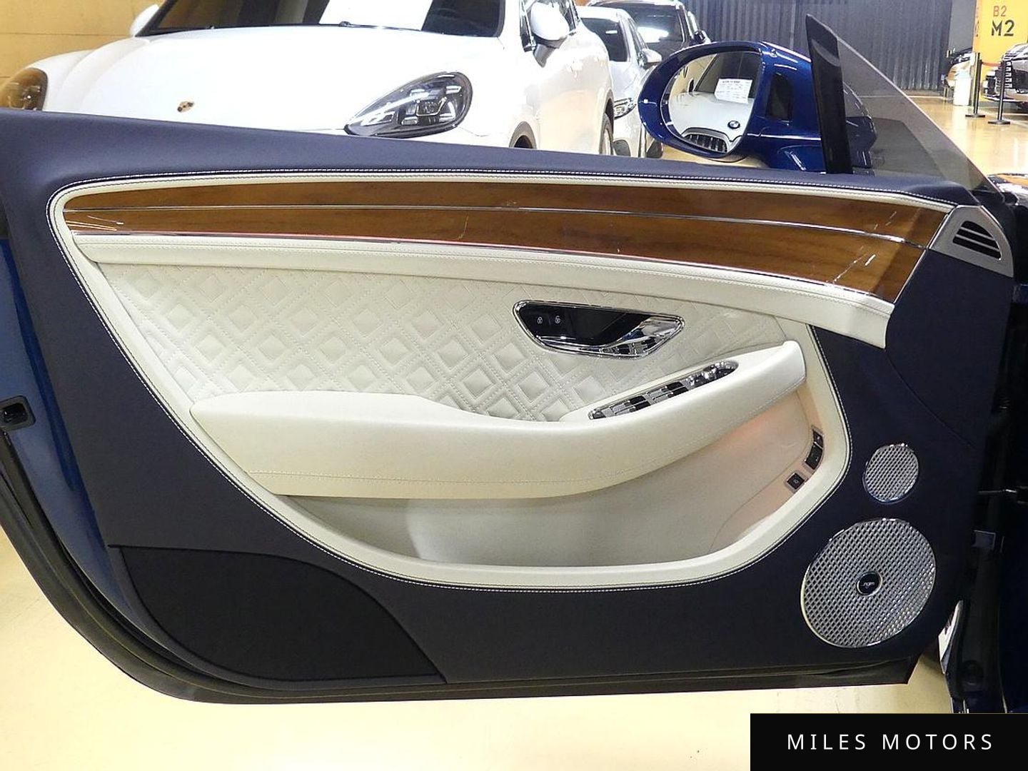 Bentley Continental GT 2023 — миниатюра 12