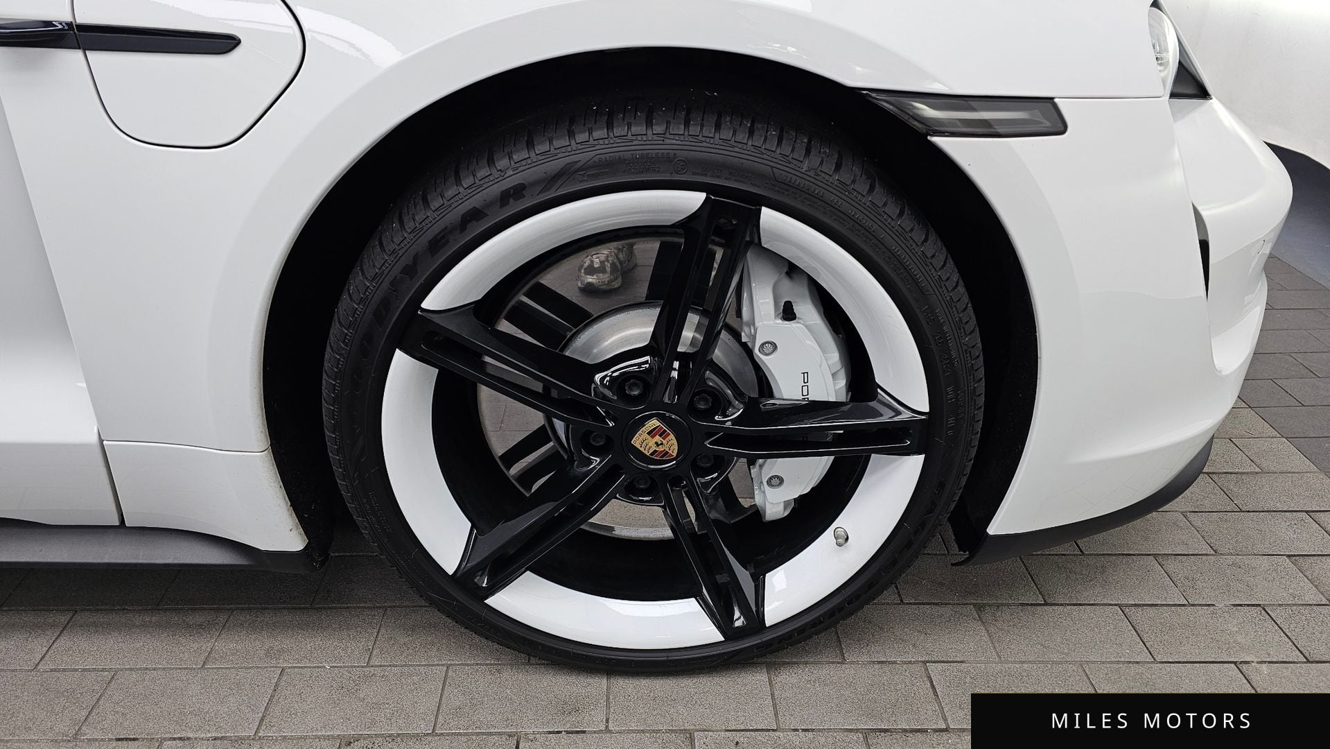 Porsche Taycan 2022 — миниатюра 5