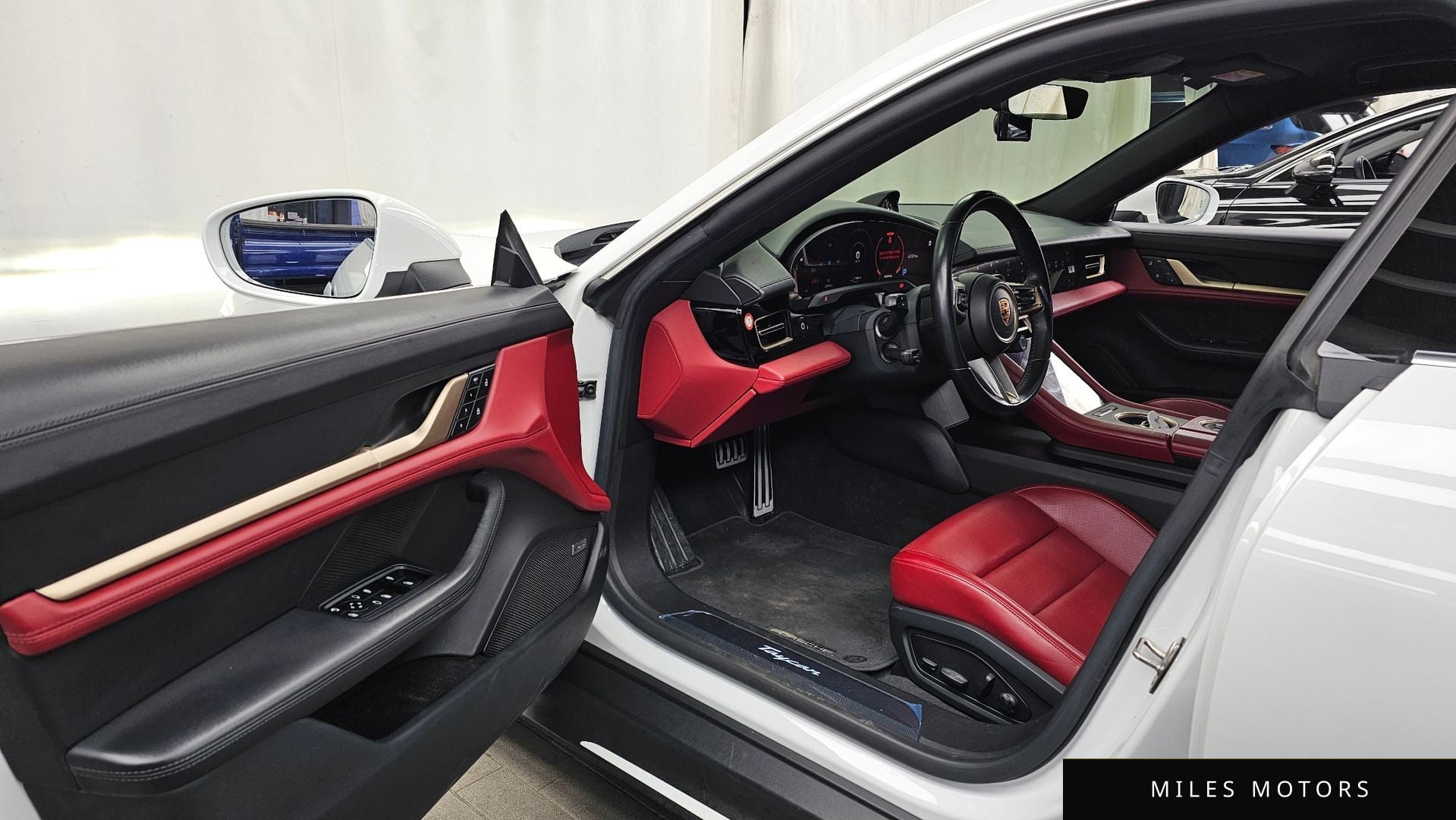 Porsche Taycan 2022 — миниатюра 10