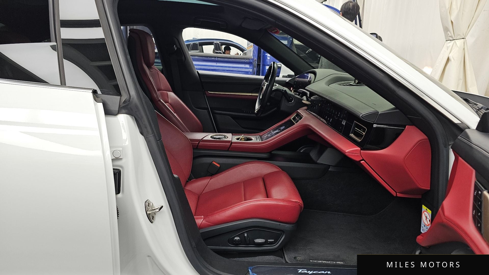 Porsche Taycan 2022 — миниатюра 11