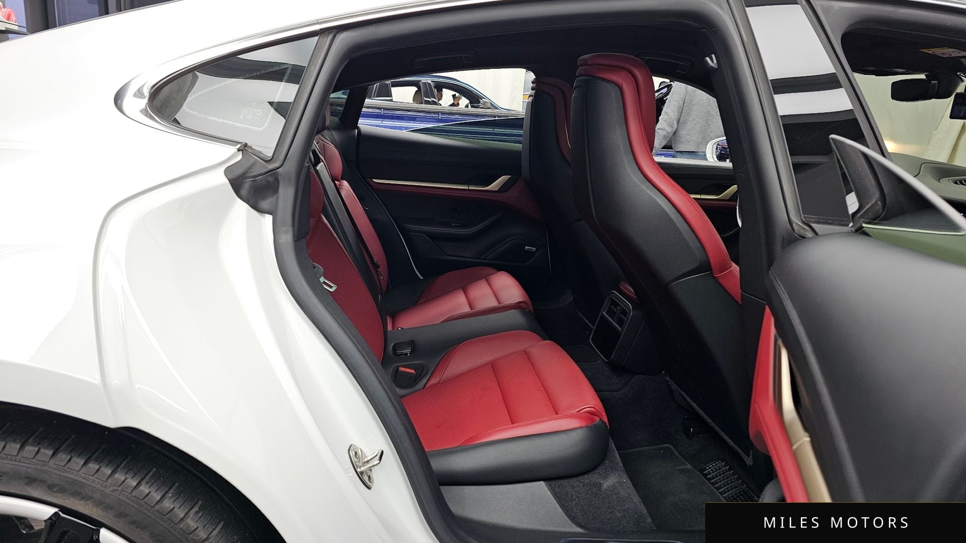 Porsche Taycan 2022 — миниатюра 12