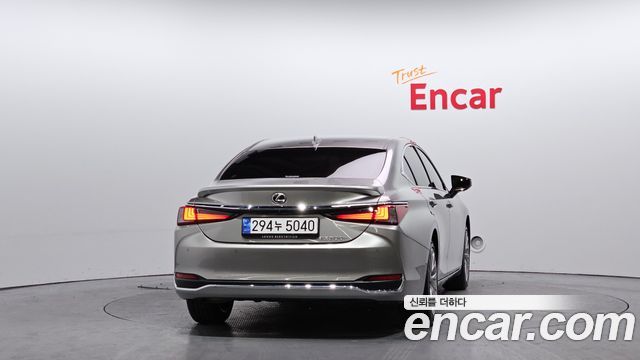 Лексус ES300h 2025 — миниатюра 4