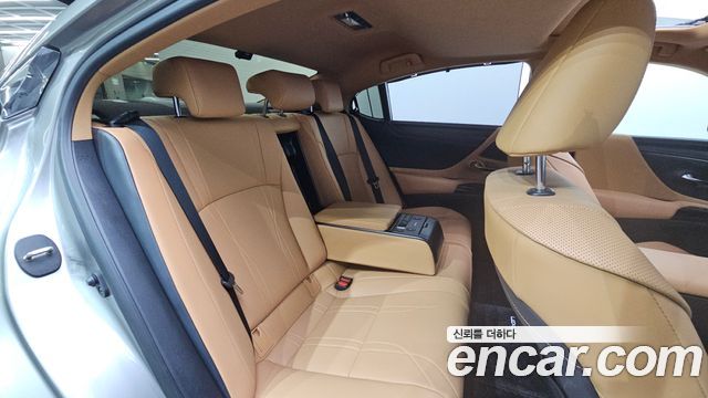 Лексус ES300h 2025 — миниатюра 13