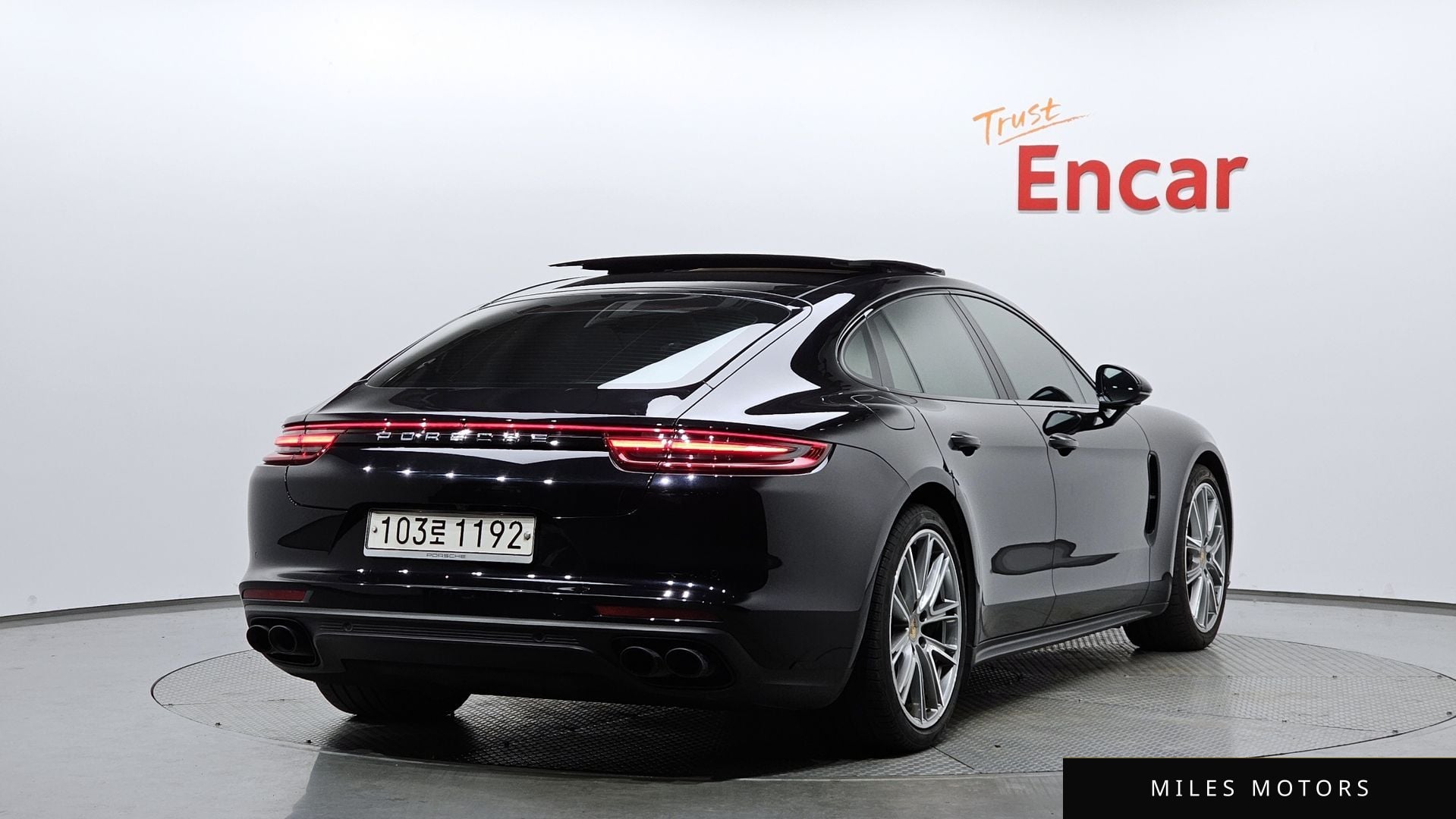 Porsche Panamera 2018 — фото 1 из 12