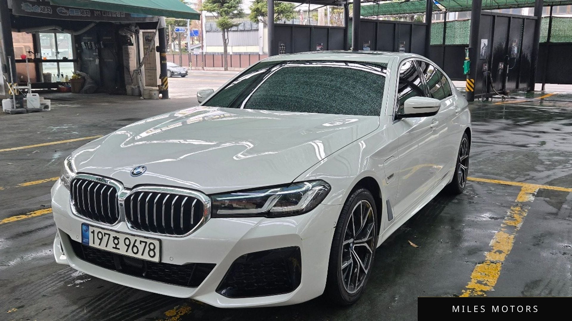BMW 5 Series (G30) 2022 — миниатюра 2