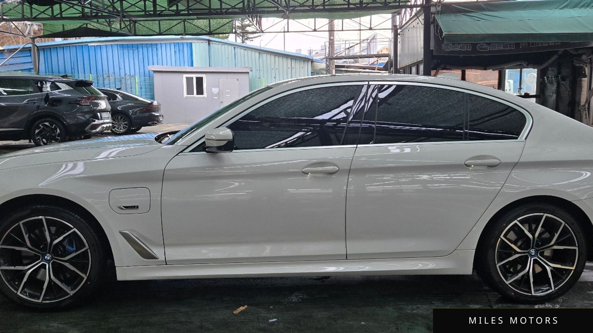 BMW 5 Series (G30) 2022 — миниатюра 3