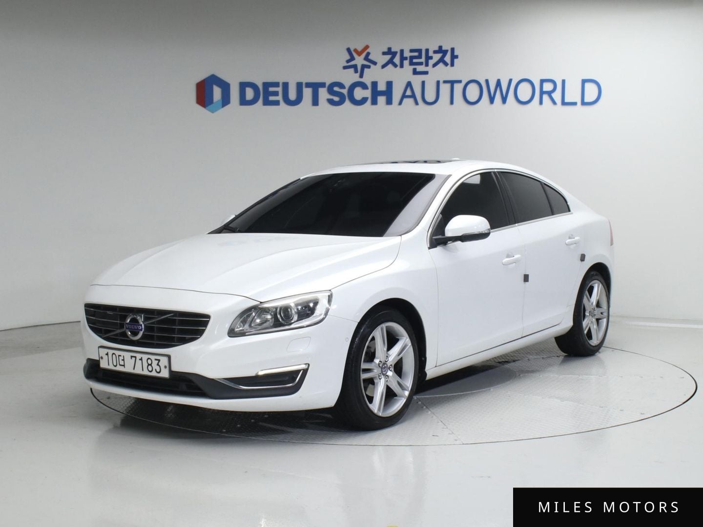 Volvo S60 2018 — фото 1 из 12