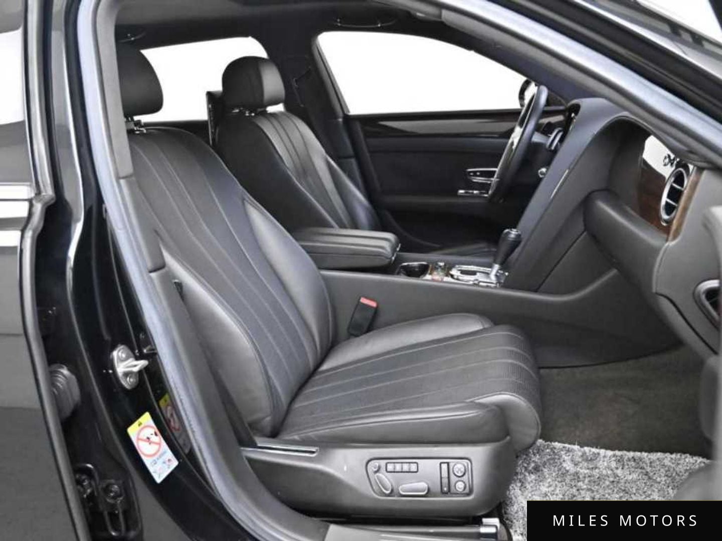 Bentley Flying Spur 2015 — миниатюра 11