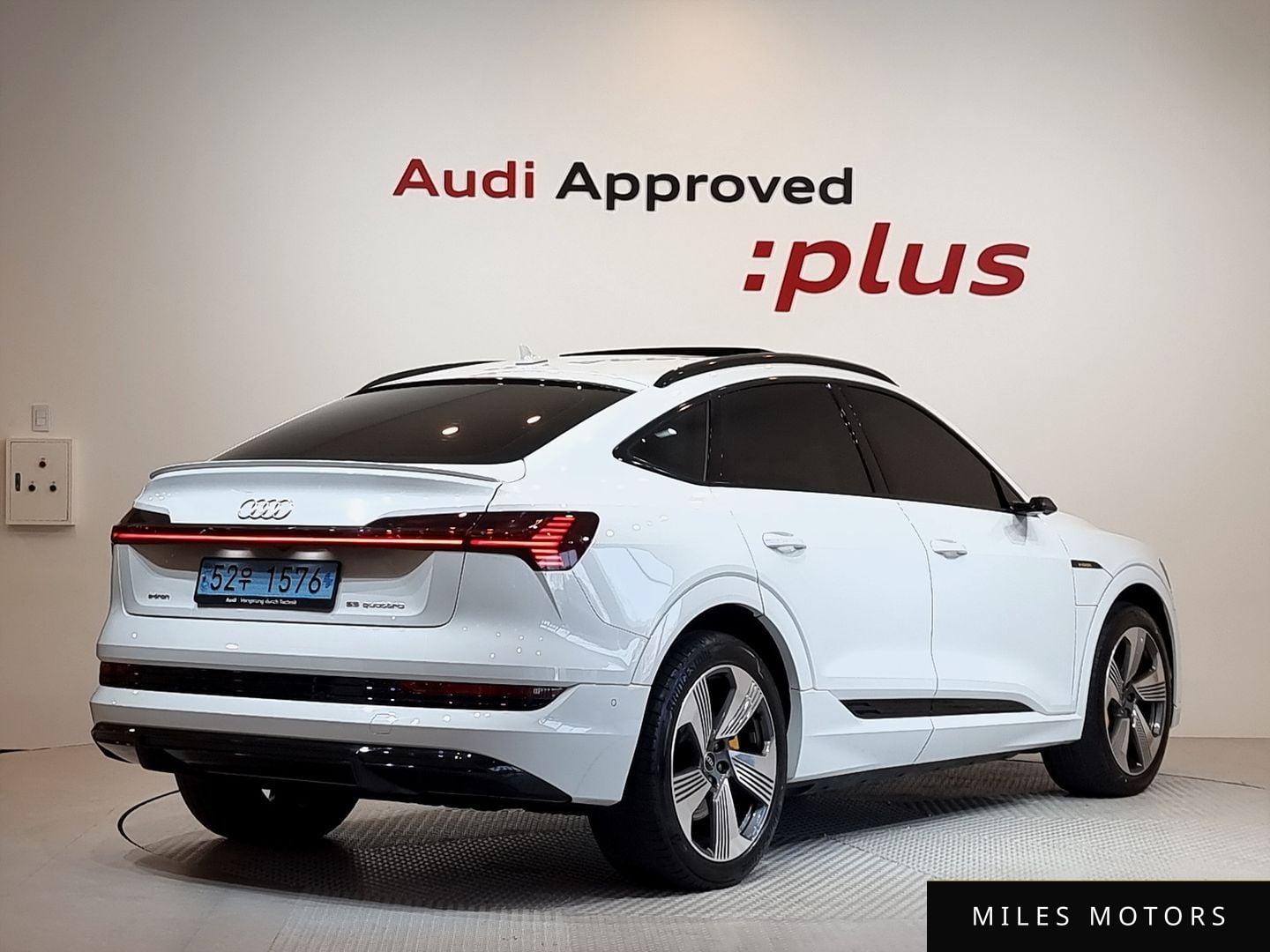 Audi e-tron 2023 — миниатюра 2