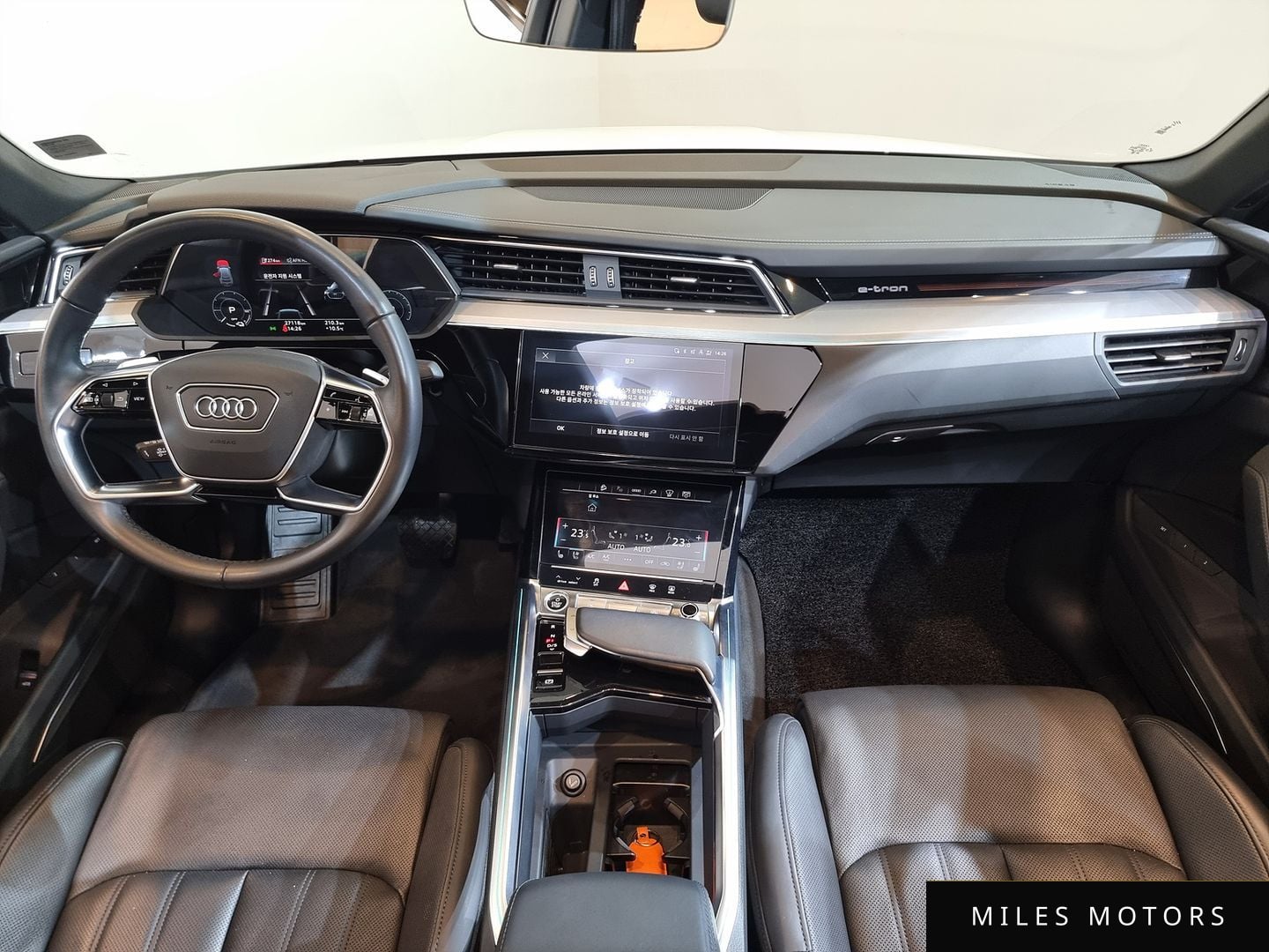 Audi e-tron 2023 — миниатюра 7