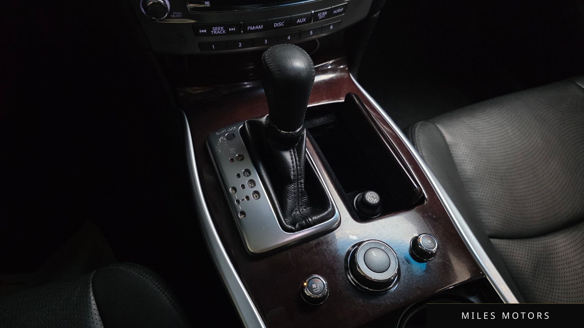 Infiniti Q70 2017 — миниатюра 9