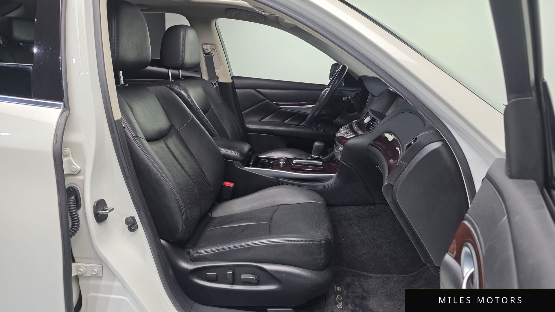 Infiniti Q70 2017 — миниатюра 10