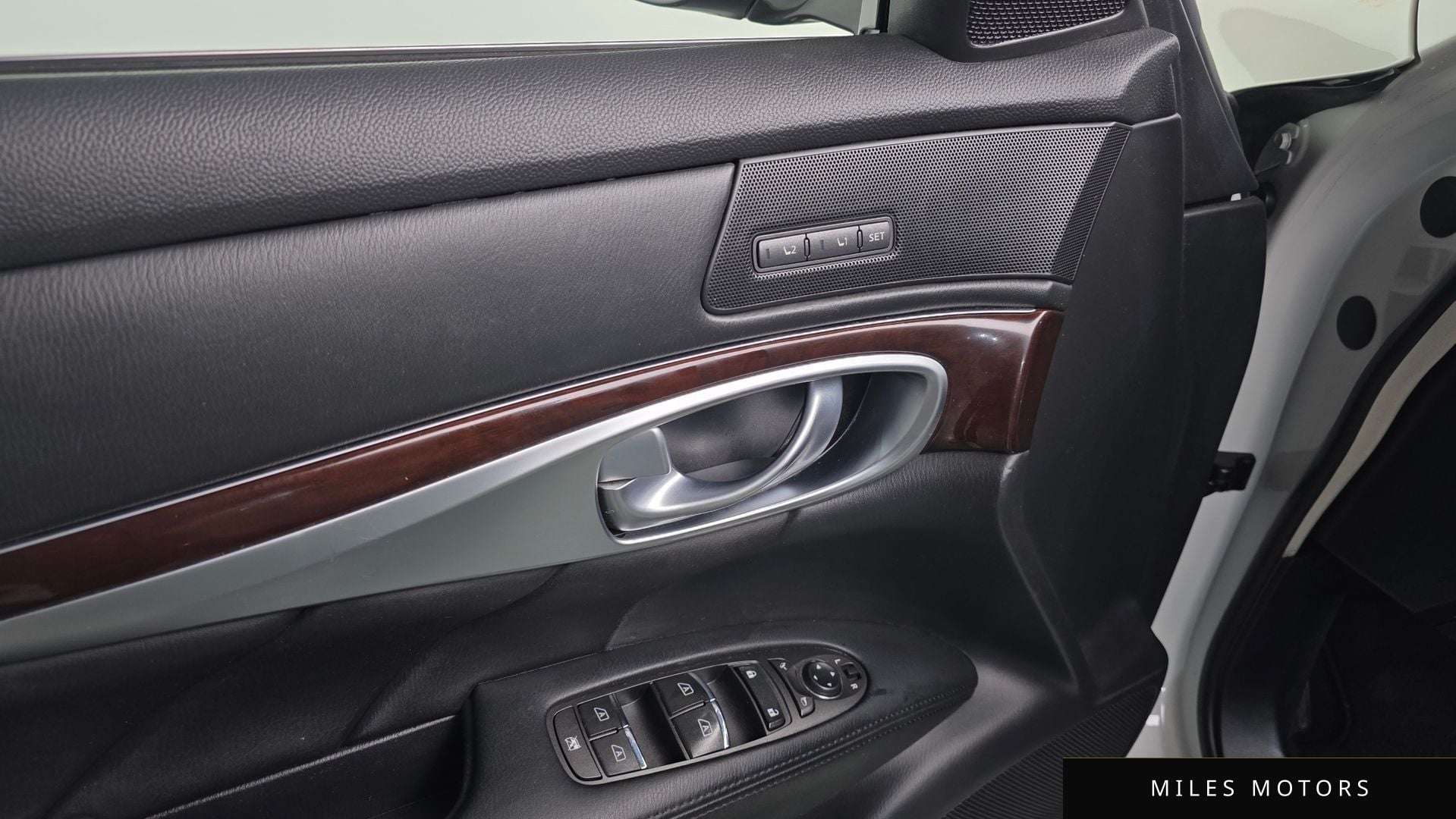 Infiniti Q70 2017 — миниатюра 17