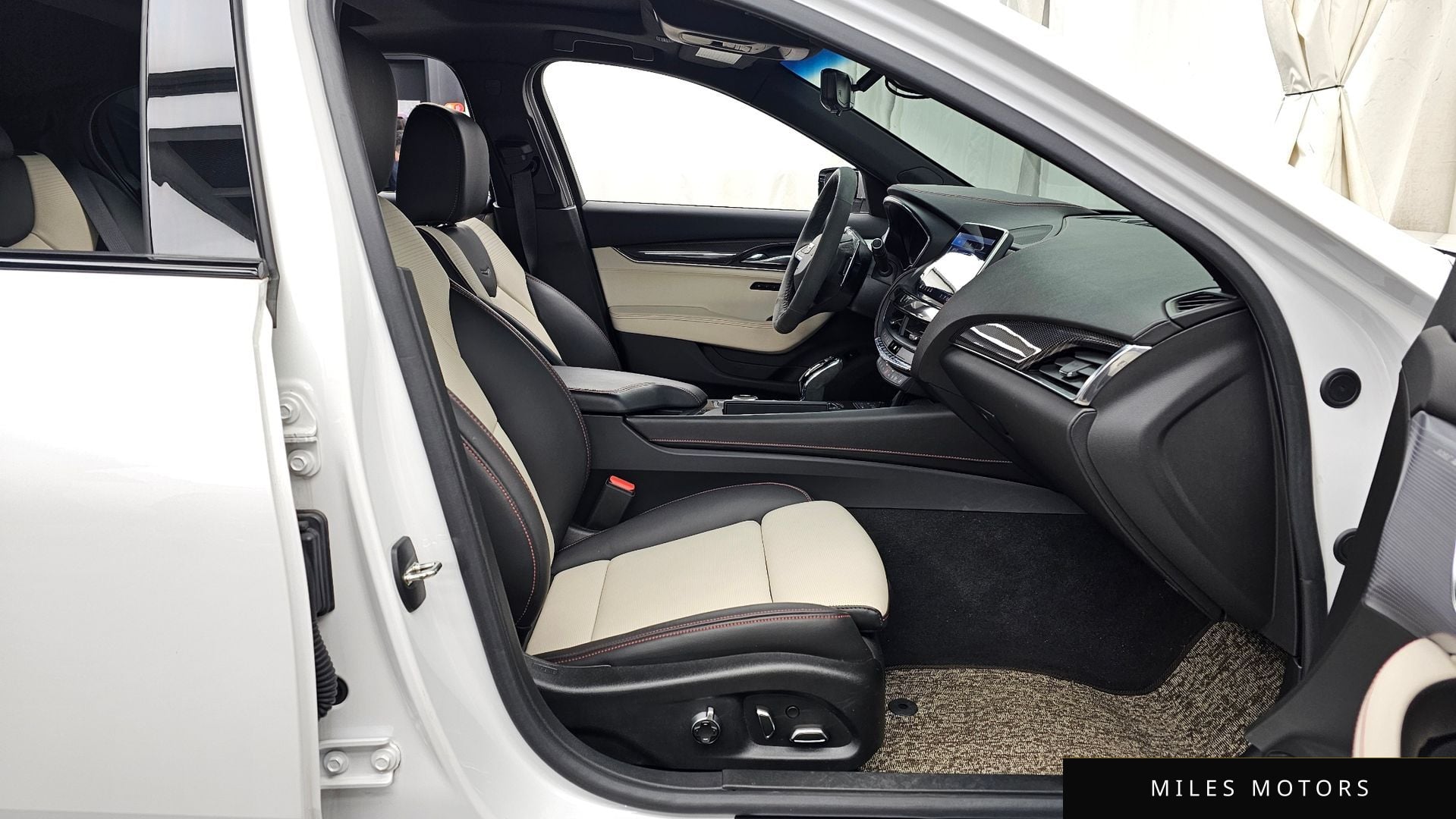 Cadillac CT5 2023 — миниатюра 11