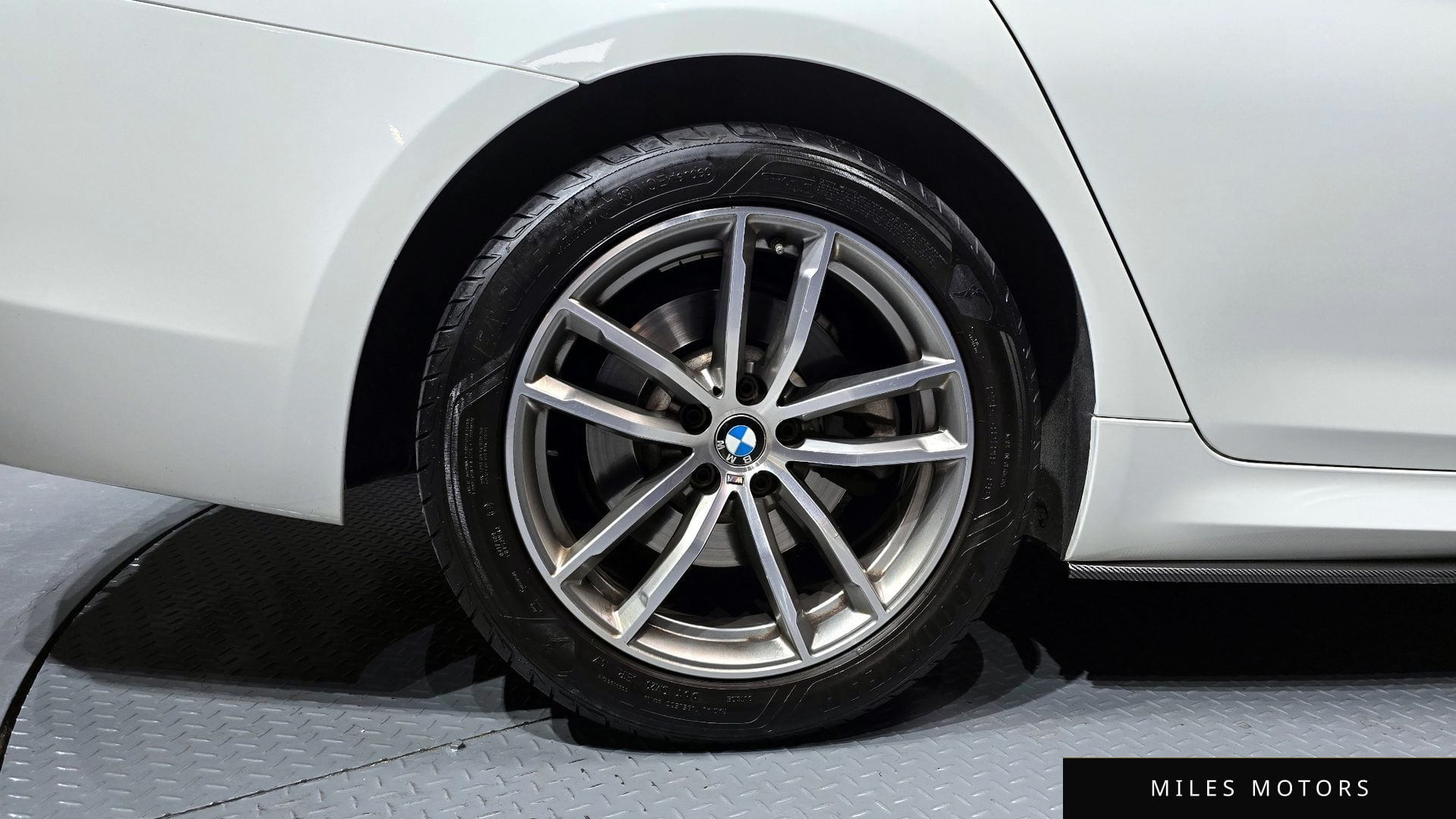 BMW 5 Series (G30) 2017 — миниатюра 5