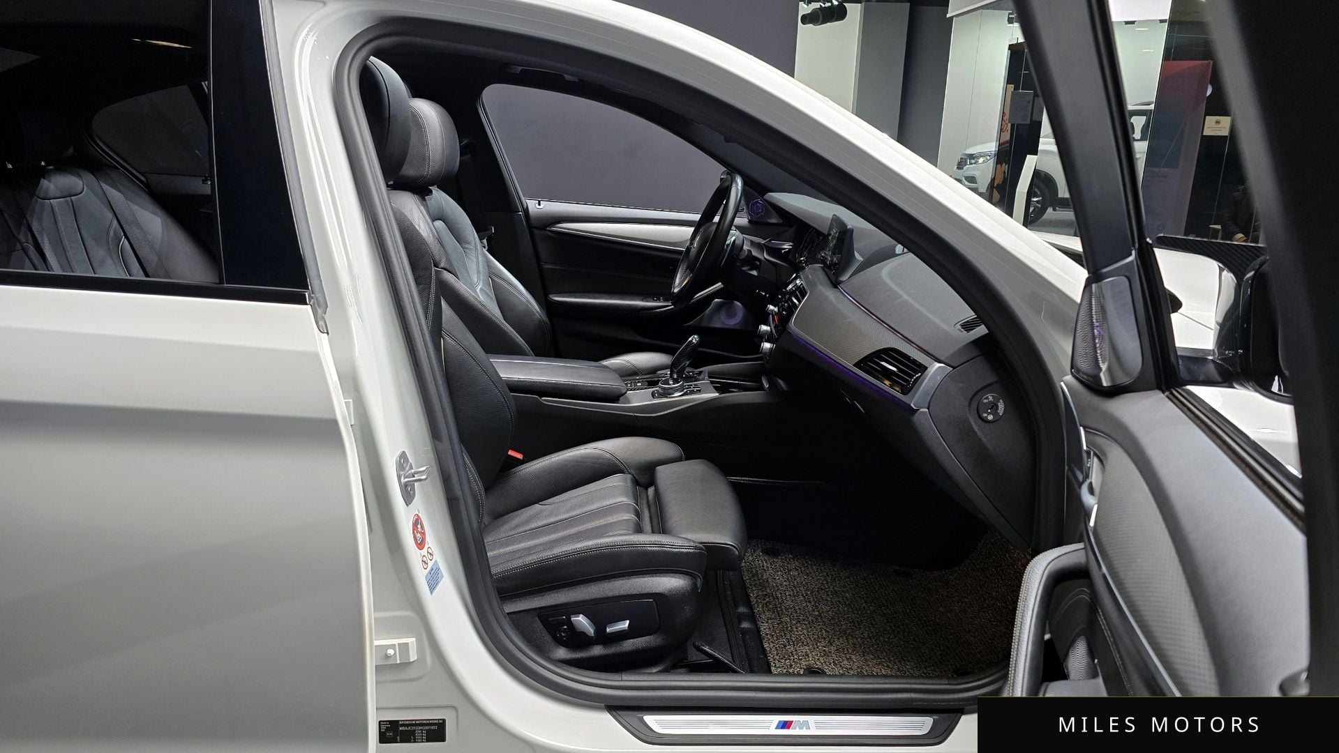 BMW 5 Series (G30) 2017 — миниатюра 10