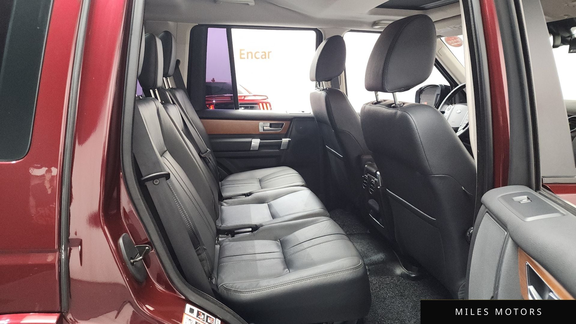 Land Rover Discovery 2016 — миниатюра 12
