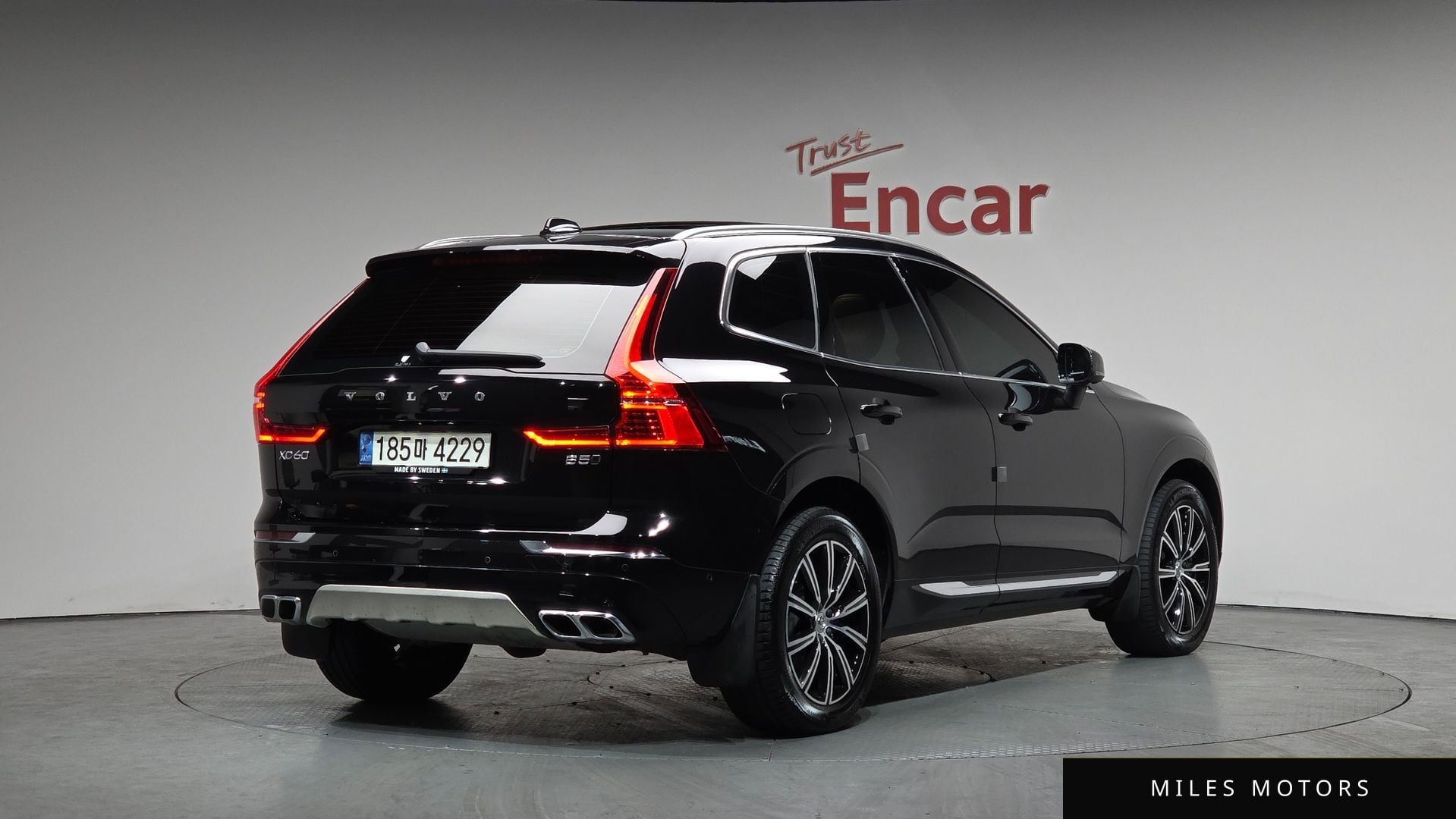 Volvo XC60 2021 — фото 1 из 12