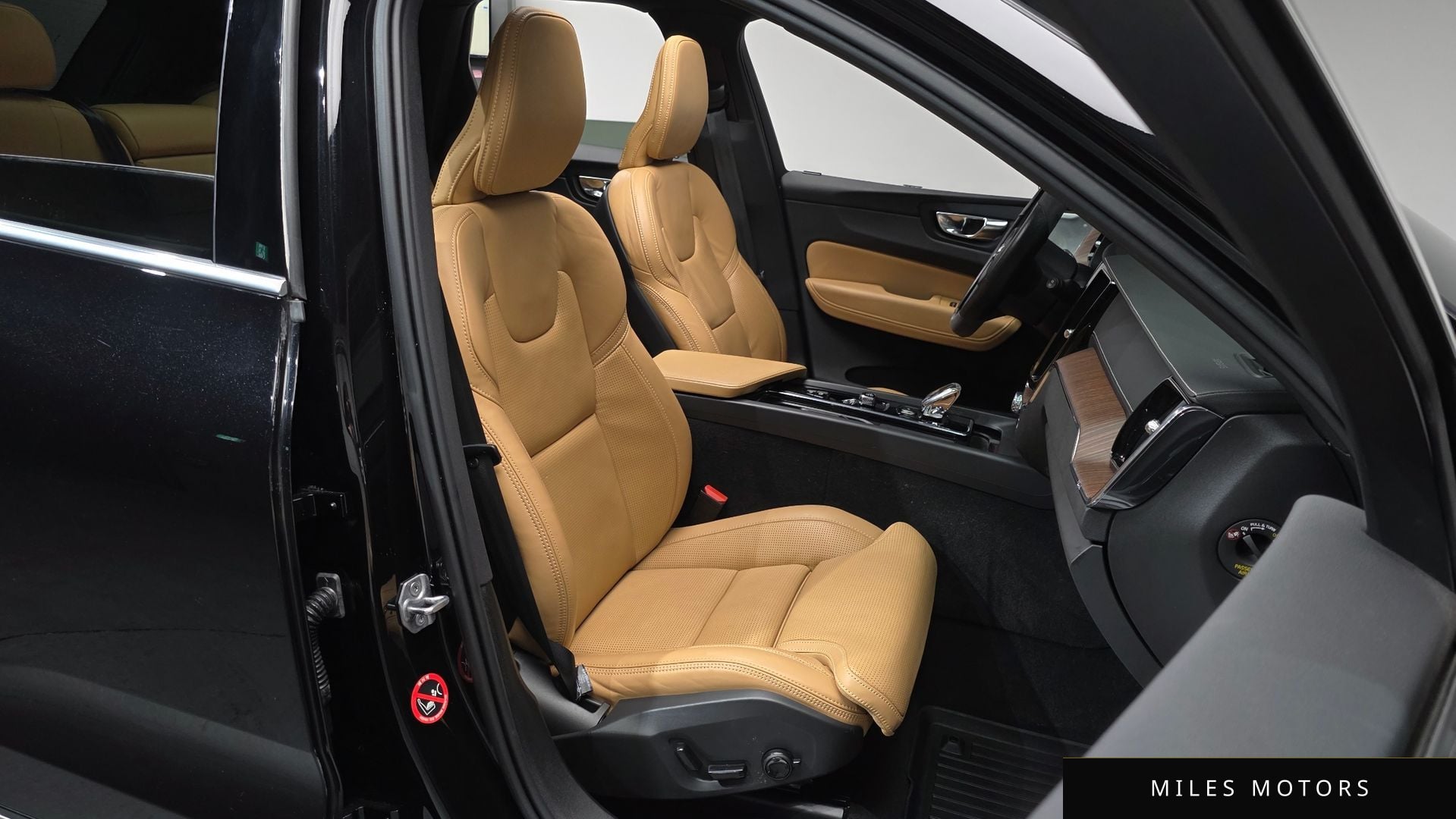 Volvo XC60 2021 — миниатюра 9