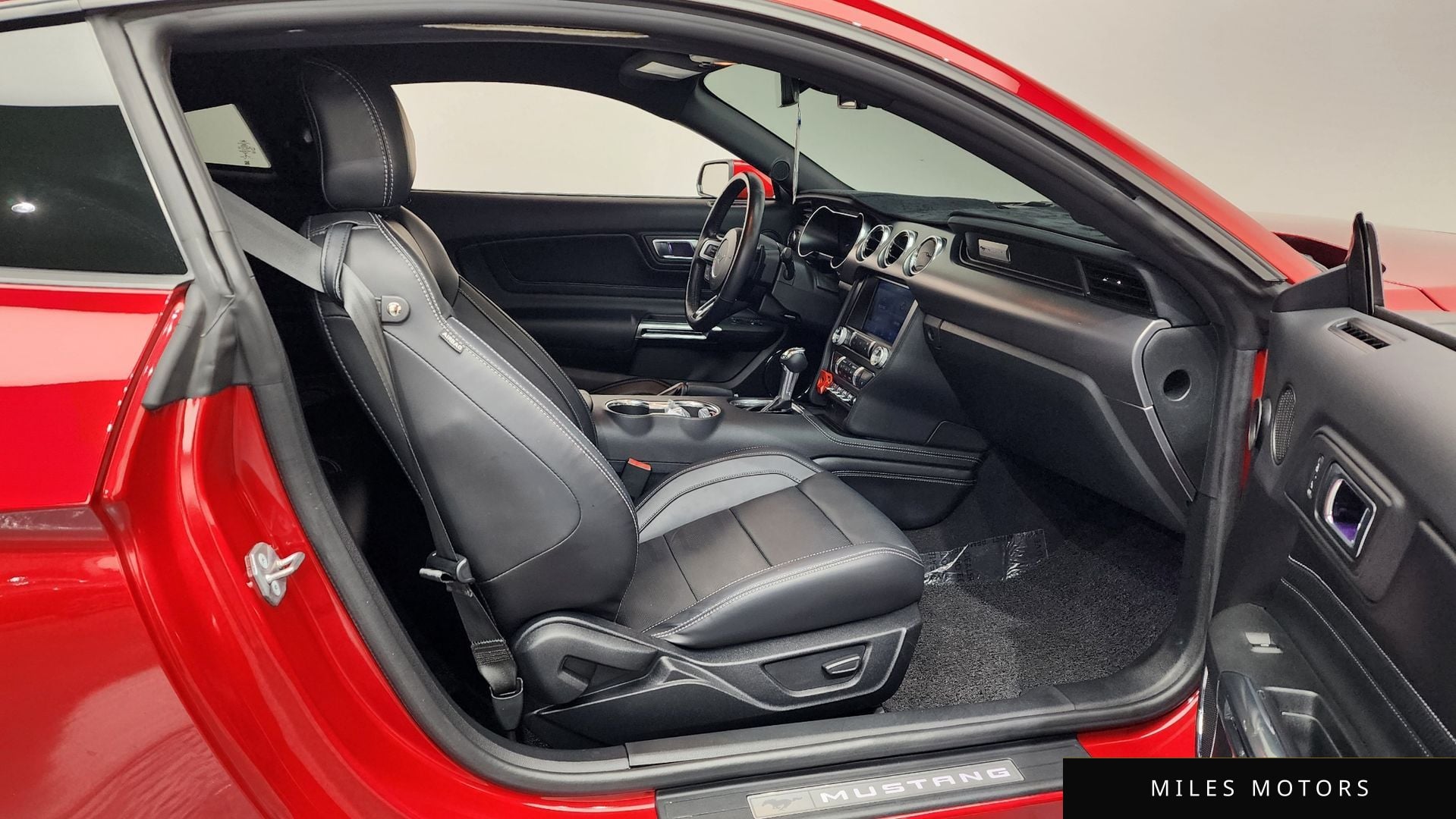 Ford Mustang 2022 — миниатюра 11