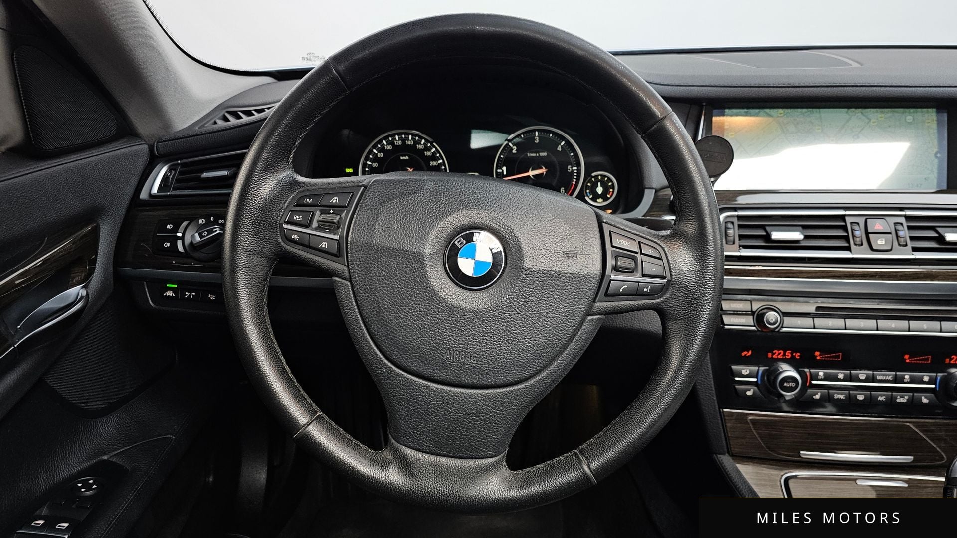 BMW 7시리즈 (F01) 2014 — миниатюра 13