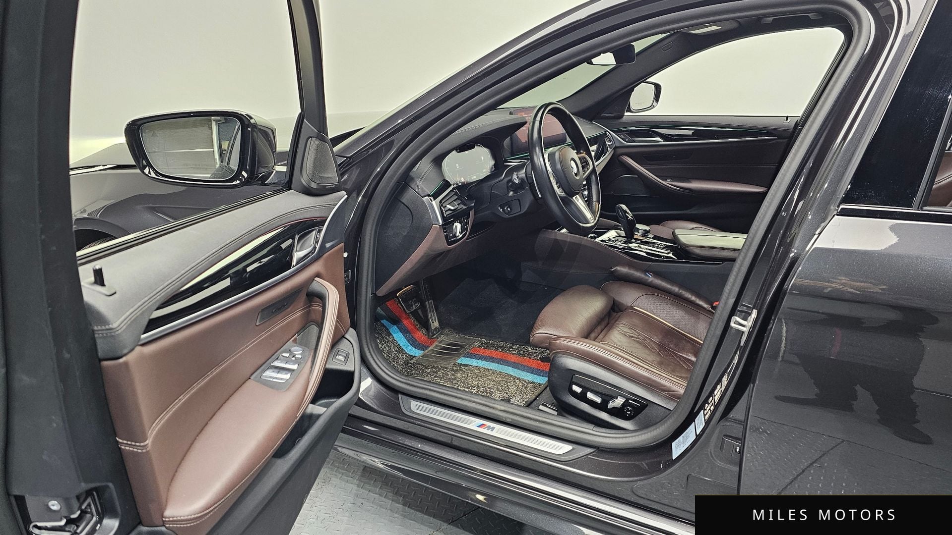 BMW 5 Series (G30) 2023 — миниатюра 10