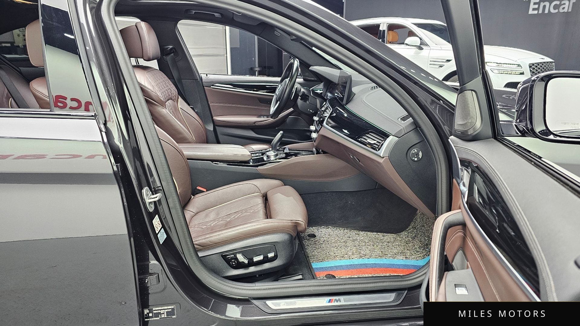 BMW 5 Series (G30) 2023 — миниатюра 11